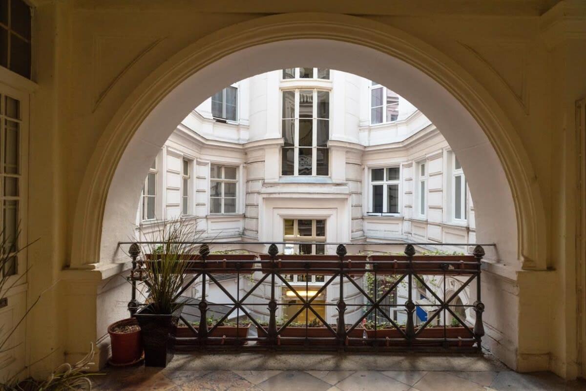 New Spacious Apartment At Superb Location Budapest Exterior photo
