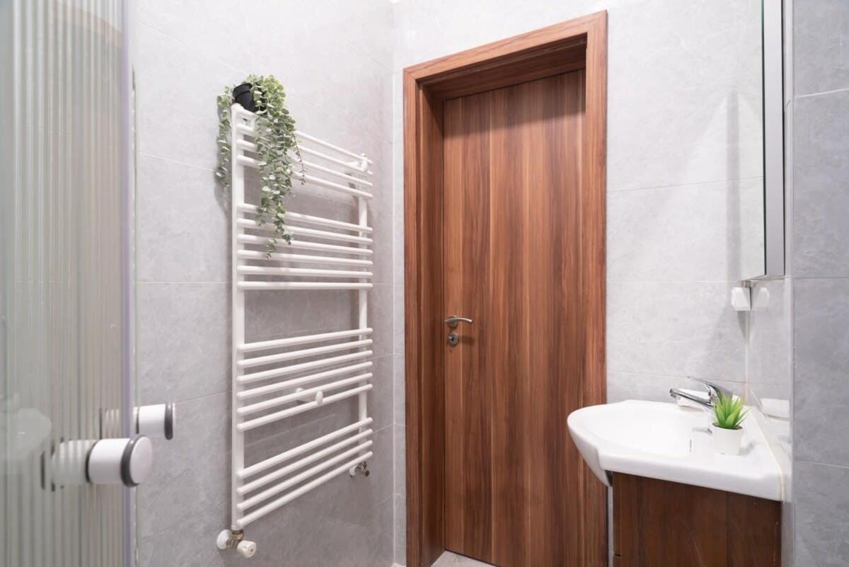 New Spacious Apartment At Superb Location Budapest Exterior photo